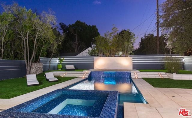 12318 W SUNSET Boulevard, Los Angeles, CA 90049