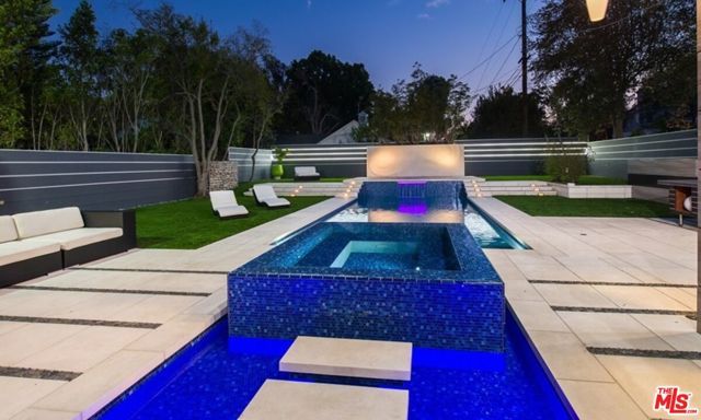 12318 W SUNSET Boulevard, Los Angeles, CA 90049