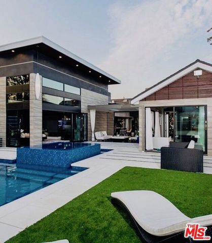 12318 W SUNSET Boulevard, Los Angeles, CA 90049