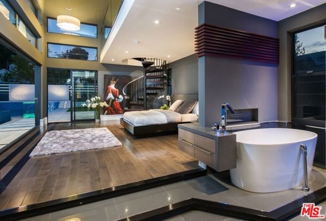 12318 W SUNSET Boulevard, Los Angeles, CA 90049