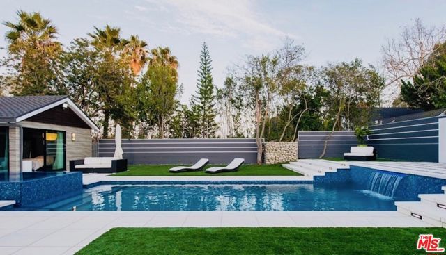 12318 W SUNSET Boulevard, Los Angeles, CA 90049