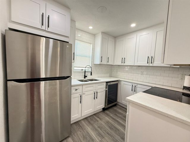 8027 N NEWPORT AVENUE, Tampa, FL 33604