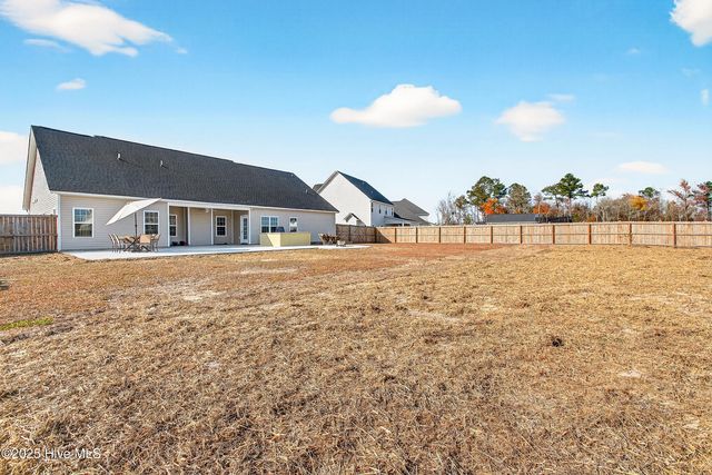 333 Water Wagon Trail, Jacksonville, NC 28546