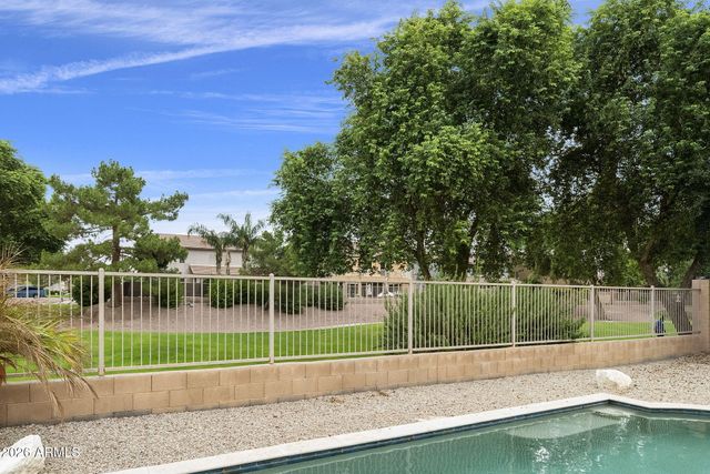 39013 N Luke Lane, San Tan Valley, AZ 85140