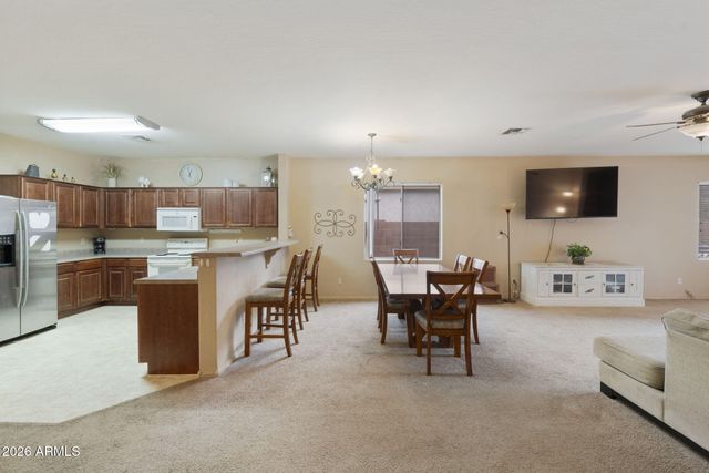 39013 N Luke Lane, San Tan Valley, AZ 85140