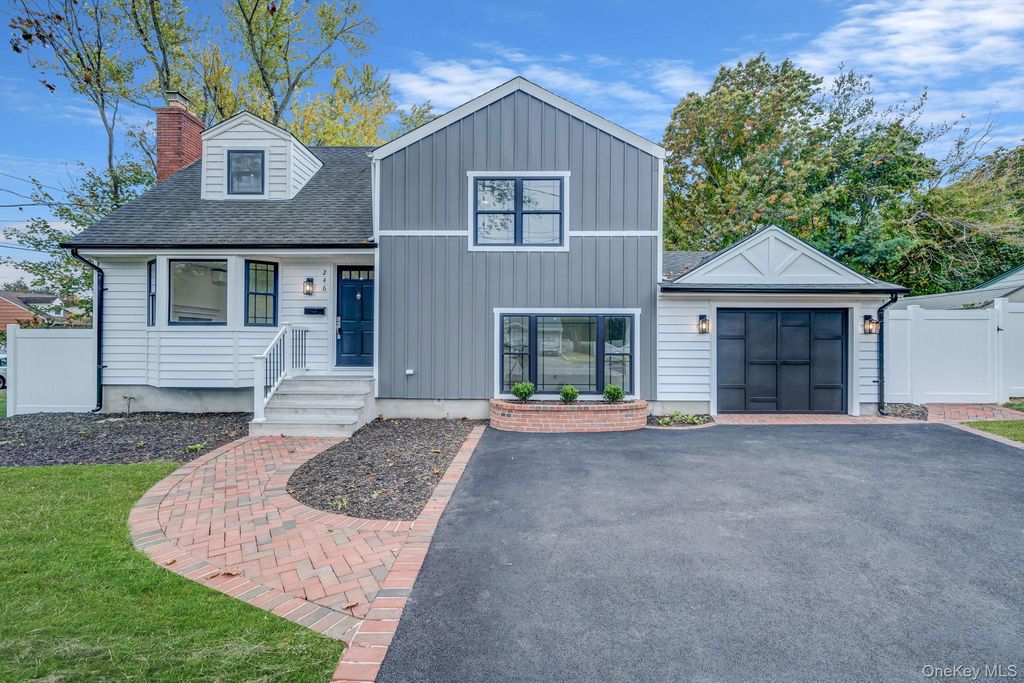 246 Woodlawn Avenue, Saint James, NY 11780