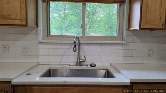 2503 Parkwood Drive, Claremore, OK 74017