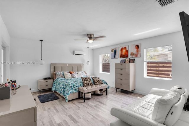 11311 NW 23rd St, Pembroke Pines, FL 33026