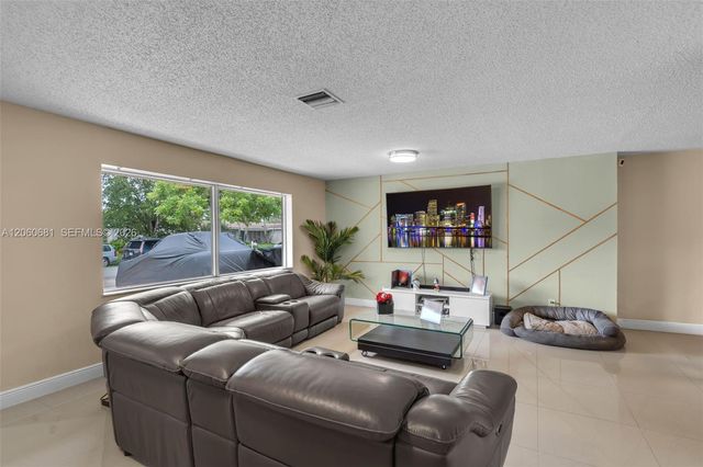 11311 NW 23rd St, Pembroke Pines, FL 33026