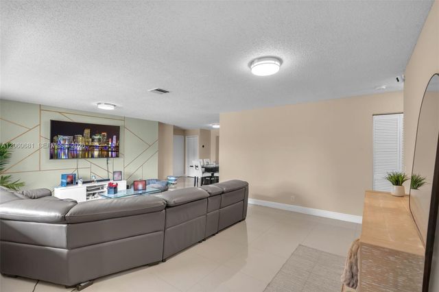 11311 NW 23rd St, Pembroke Pines, FL 33026