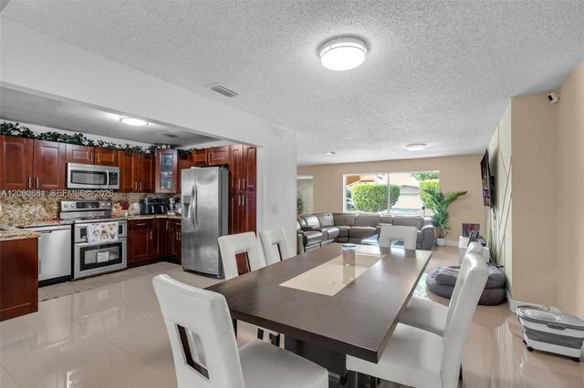 11311 NW 23rd St, Pembroke Pines, FL 33026