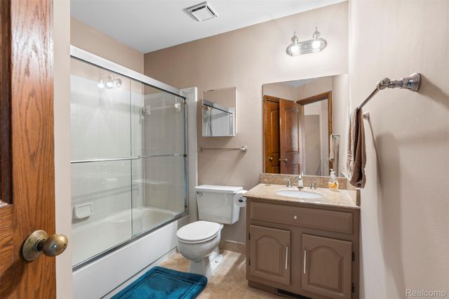 2289 Rochelle Park Drive, Rochester Hills, MI 48309