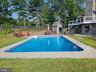 407 ENGLE MOLERS RD, Harpers Ferry, WV 25425