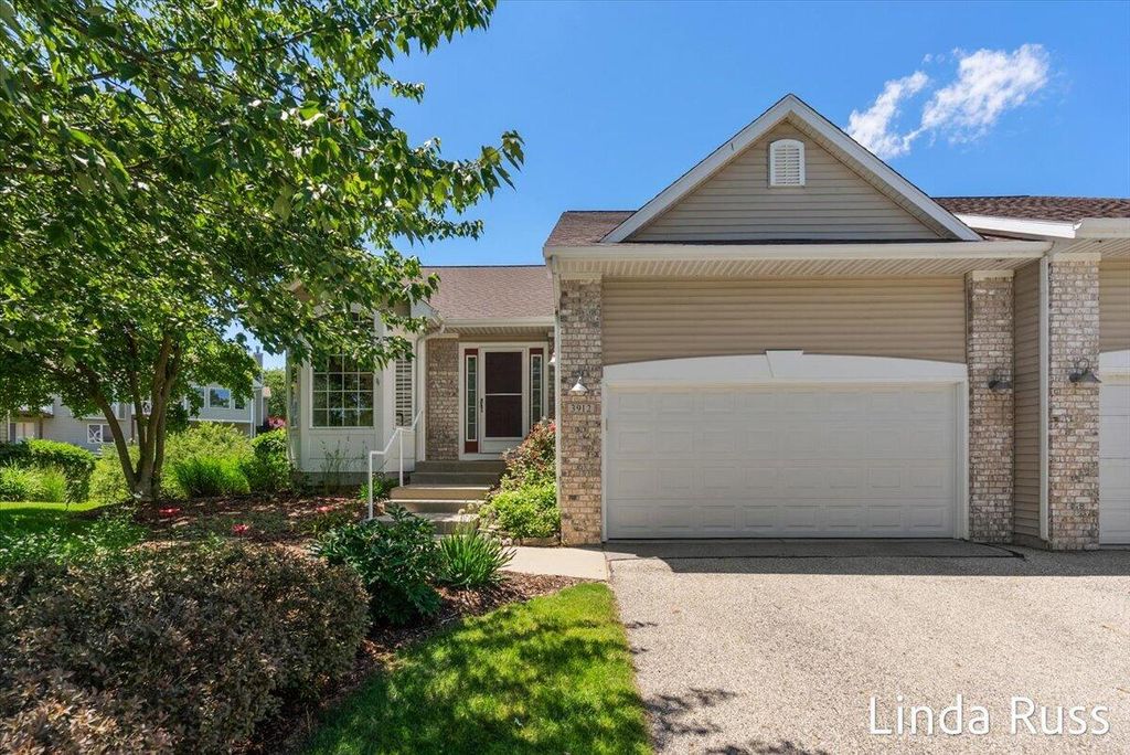 3912 Pemberton Drive 45, Grand Rapids, MI 49508