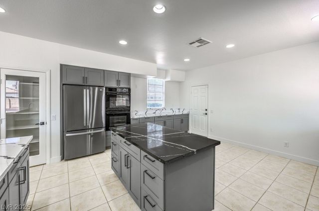 1304 Kingdom Street, Las Vegas, NV 89117