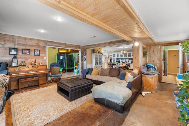 2510 Wychelm Dr, Kilgore, TX 75662