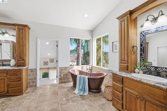 5226 Pisa Ct, San Jose, CA 95138