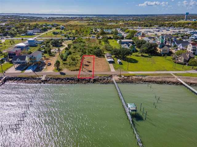 2221 Avenue A, San Leon, TX 77539