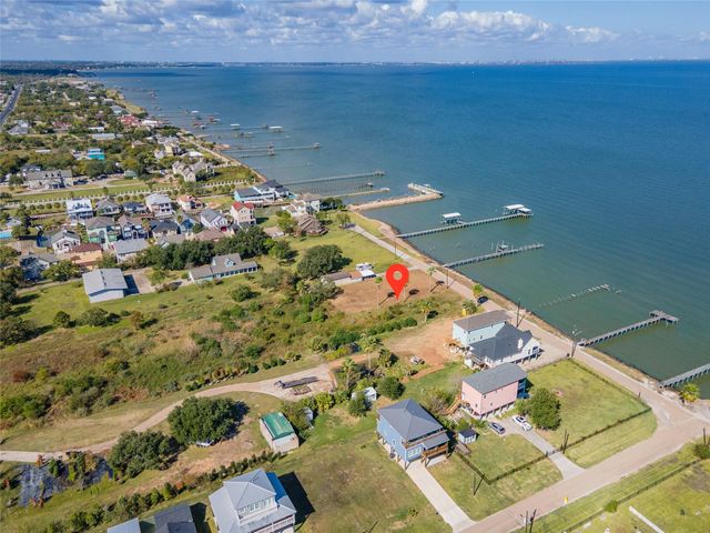 2221 Avenue A, San Leon, TX 77539