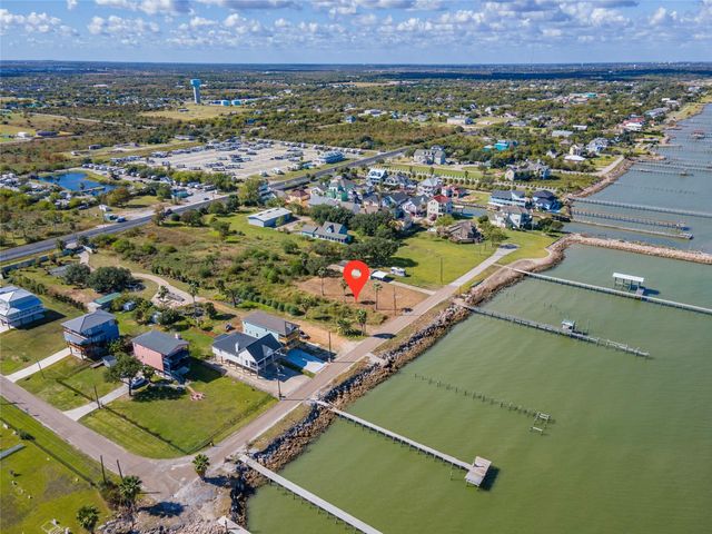 2221 Avenue A, San Leon, TX 77539