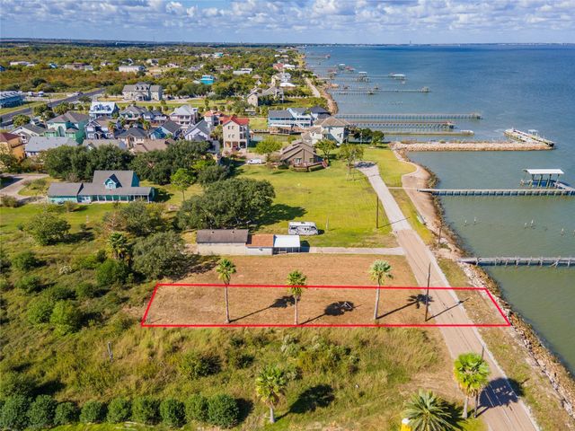 2221 Avenue A, San Leon, TX 77539