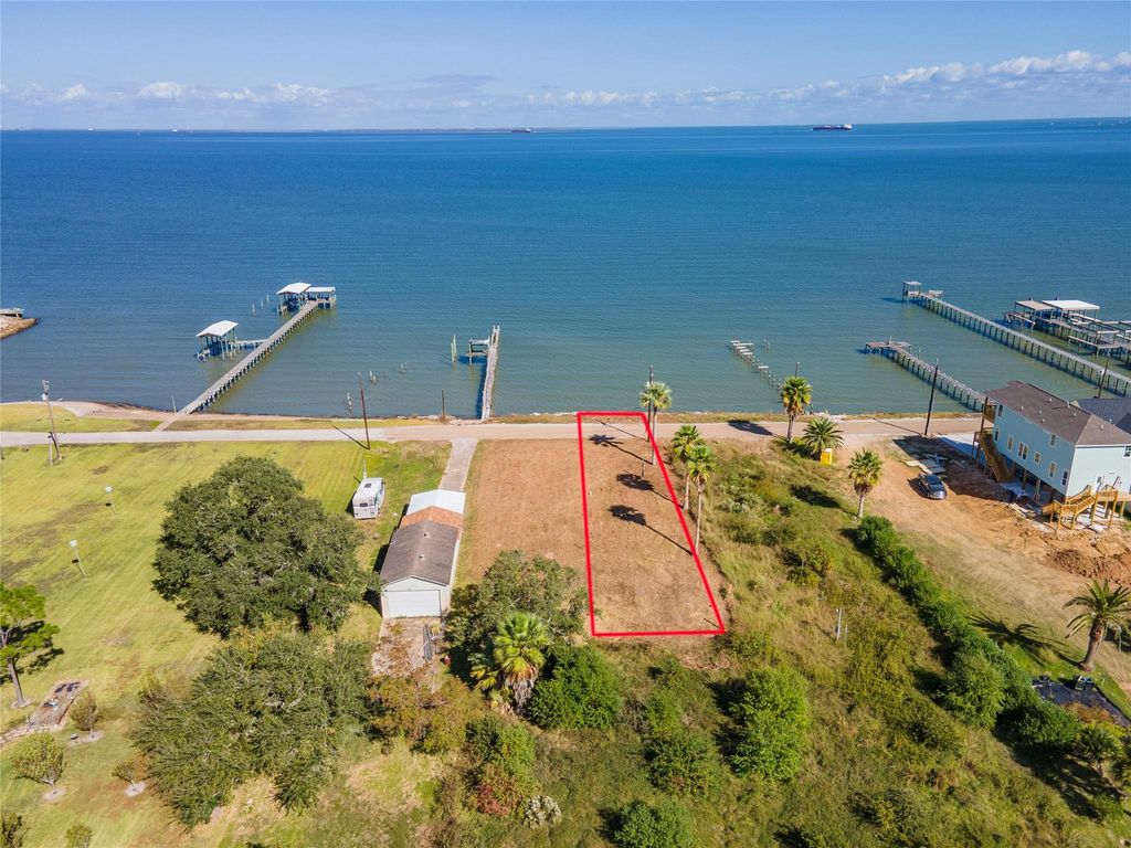 2221 Avenue A, San Leon, TX 77539