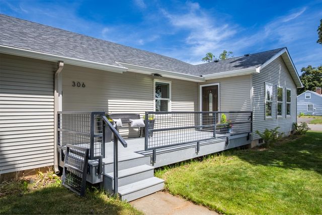 306 W 3rd St, Cheney, WA 99004