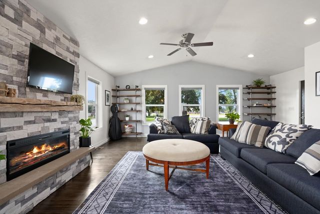 306 W 3rd St, Cheney, WA 99004
