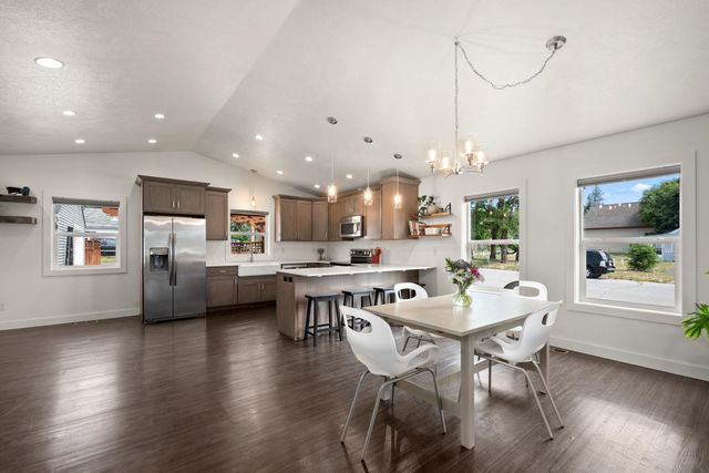 306 W 3rd St, Cheney, WA 99004