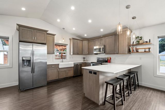 306 W 3rd St, Cheney, WA 99004