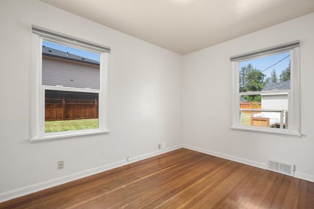 306 W 3rd St, Cheney, WA 99004