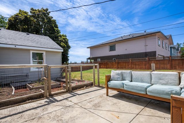 306 W 3rd St, Cheney, WA 99004