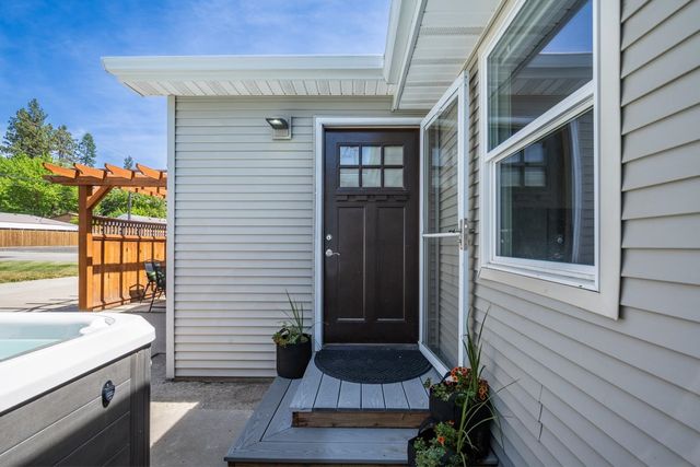 306 W 3rd St, Cheney, WA 99004