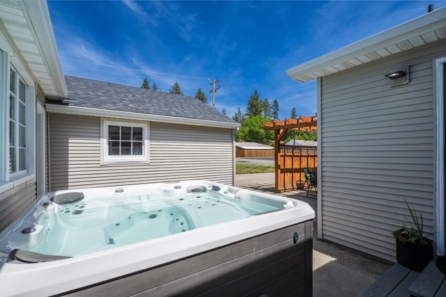 306 W 3rd St, Cheney, WA 99004