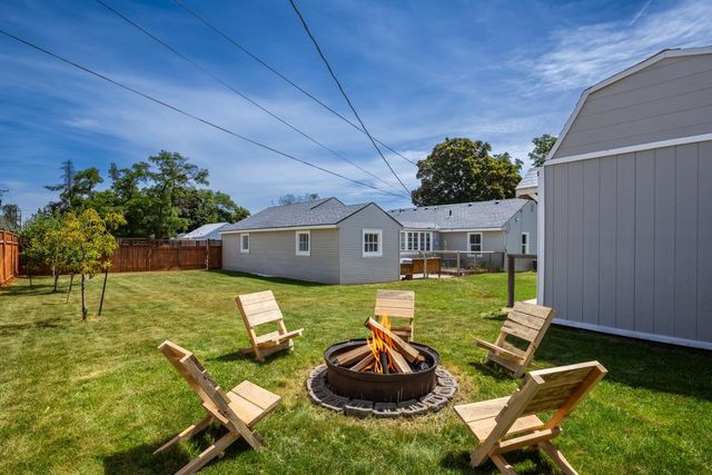 306 W 3rd St, Cheney, WA 99004