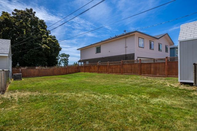 306 W 3rd St, Cheney, WA 99004