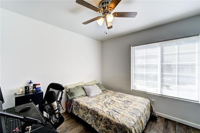 5716 NW Creekview Drive, Parkville, MO 64152