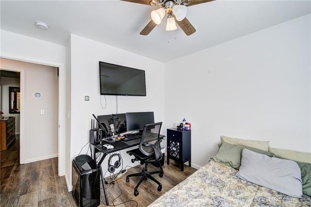 5716 NW Creekview Drive, Parkville, MO 64152