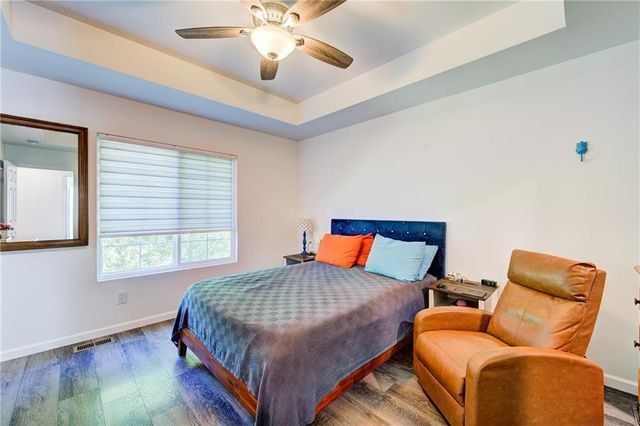 5716 NW Creekview Drive, Parkville, MO 64152