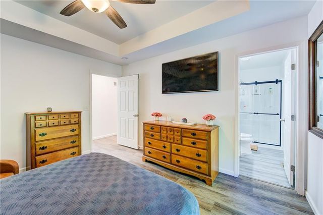 5716 NW Creekview Drive, Parkville, MO 64152