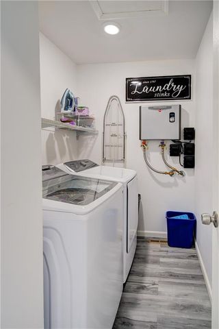 5716 NW Creekview Drive, Parkville, MO 64152