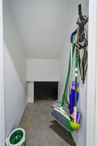 5716 NW Creekview Drive, Parkville, MO 64152