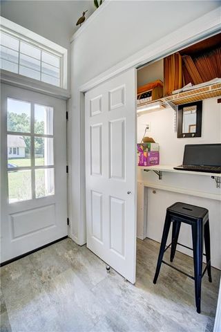 5716 NW Creekview Drive, Parkville, MO 64152