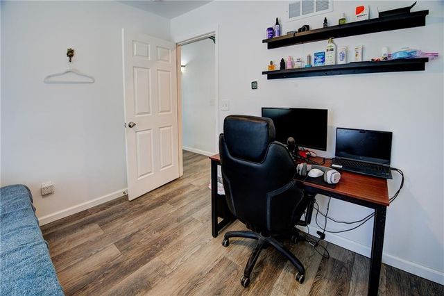 5716 NW Creekview Drive, Parkville, MO 64152