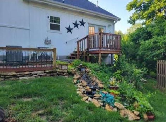 5716 NW Creekview Drive, Parkville, MO 64152