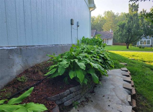 5716 NW Creekview Drive, Parkville, MO 64152