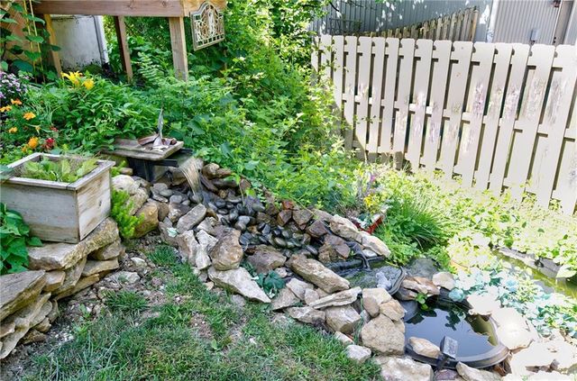 5716 NW Creekview Drive, Parkville, MO 64152