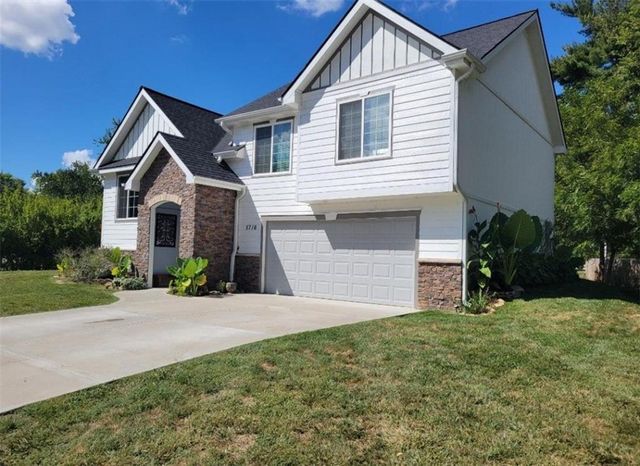 5716 NW Creekview Drive, Parkville, MO 64152