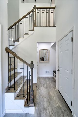 5716 NW Creekview Drive, Parkville, MO 64152