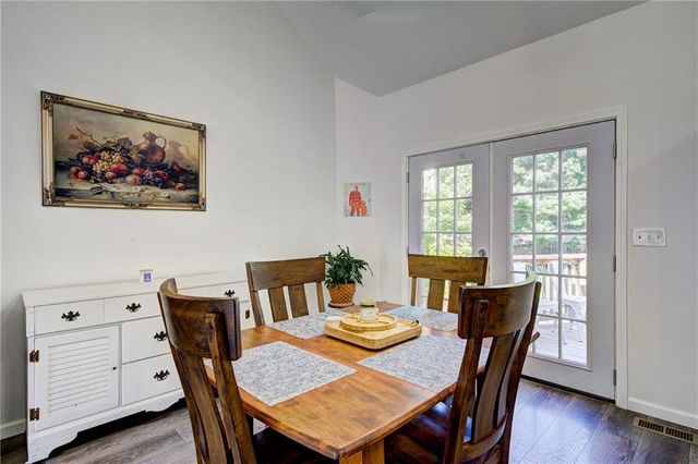 5716 NW Creekview Drive, Parkville, MO 64152